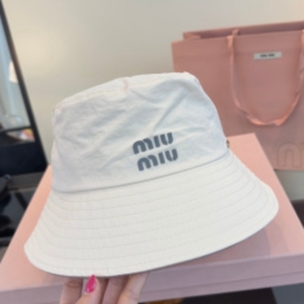 miu miu ロゴ バケットハット Miu Miu | Accessories | Miu Miu Offwhite Bucket Hat Logo Detail